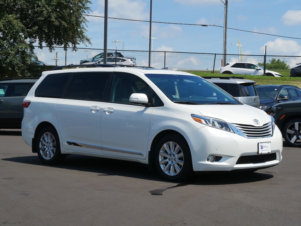 Used 2017 Toyota Sienna Limited Premium Minivan/Van