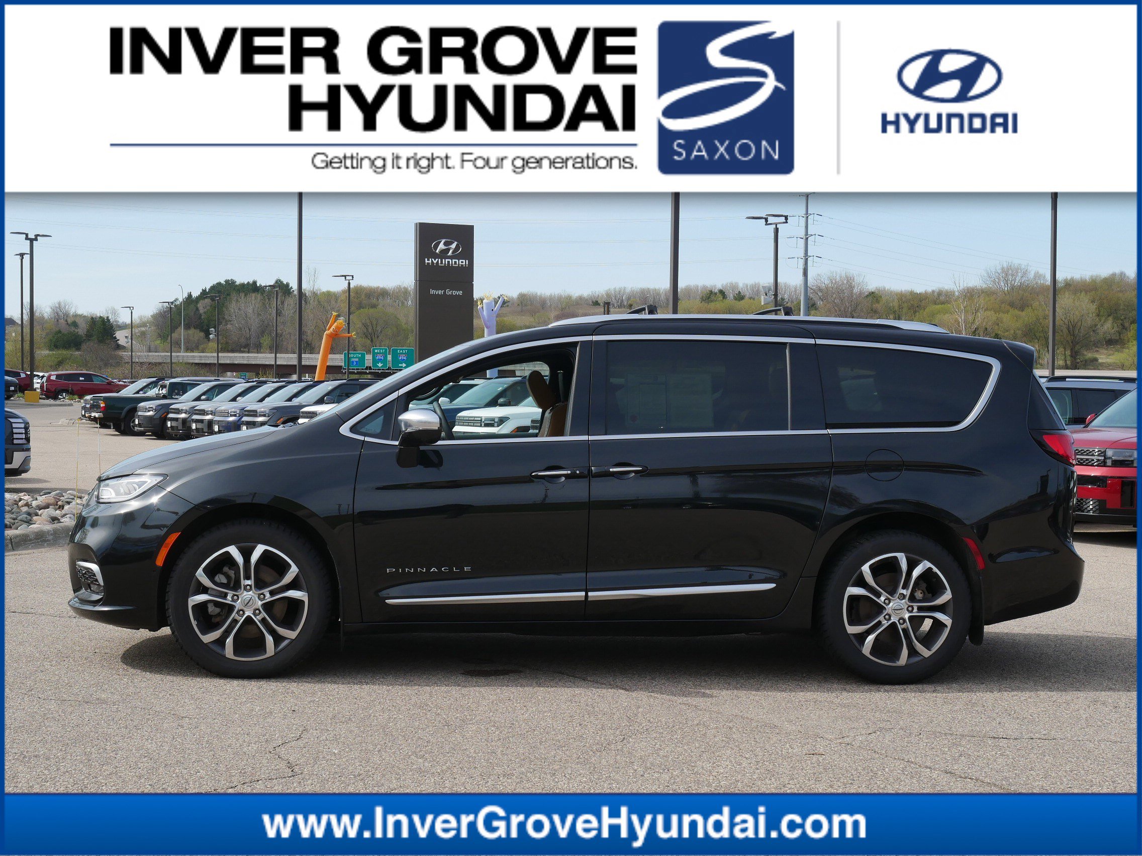 2022 Chrysler Pacifica Pinnacle's photo