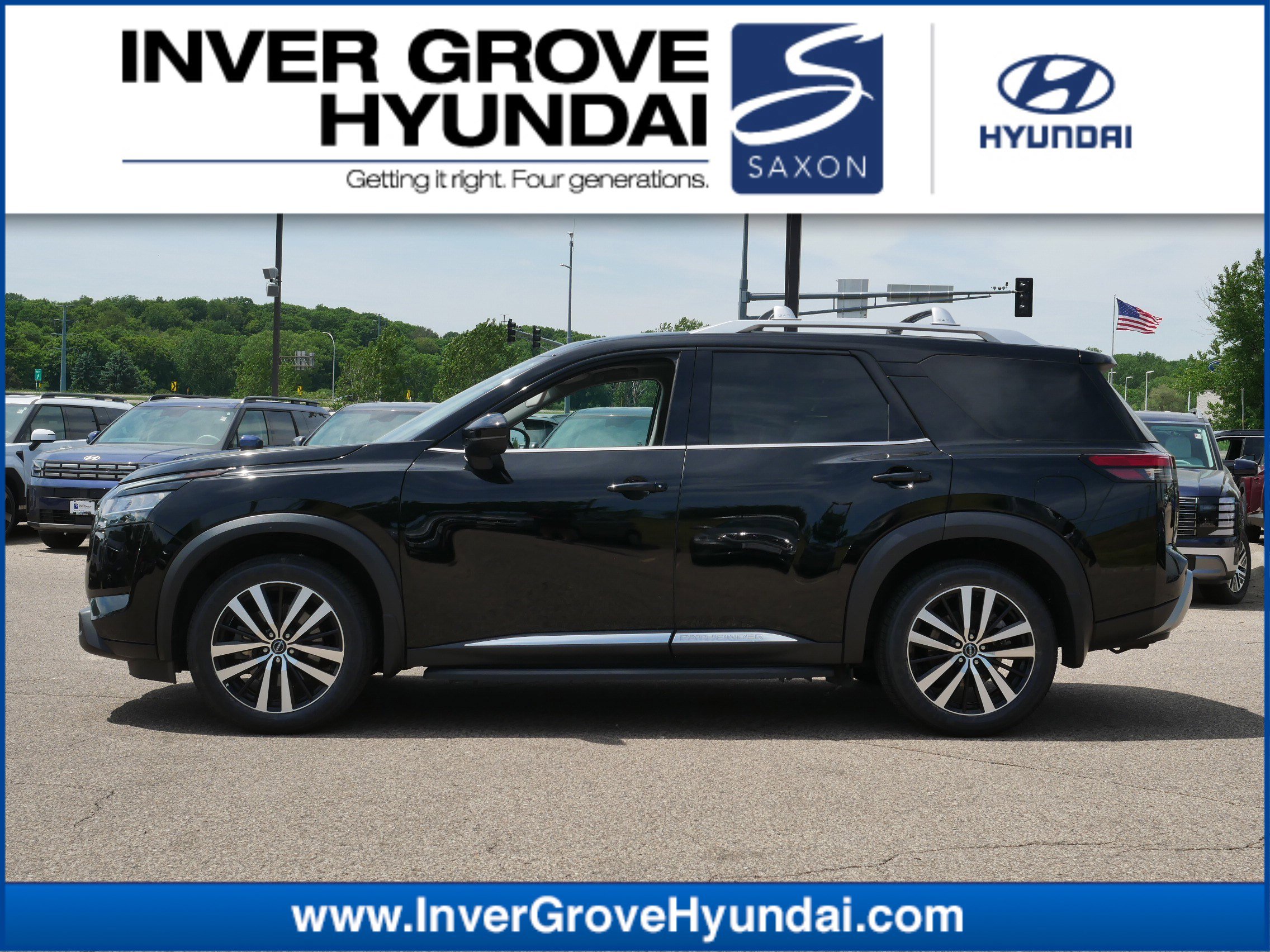 2023 Nissan Pathfinder Platinum 4WD's photo