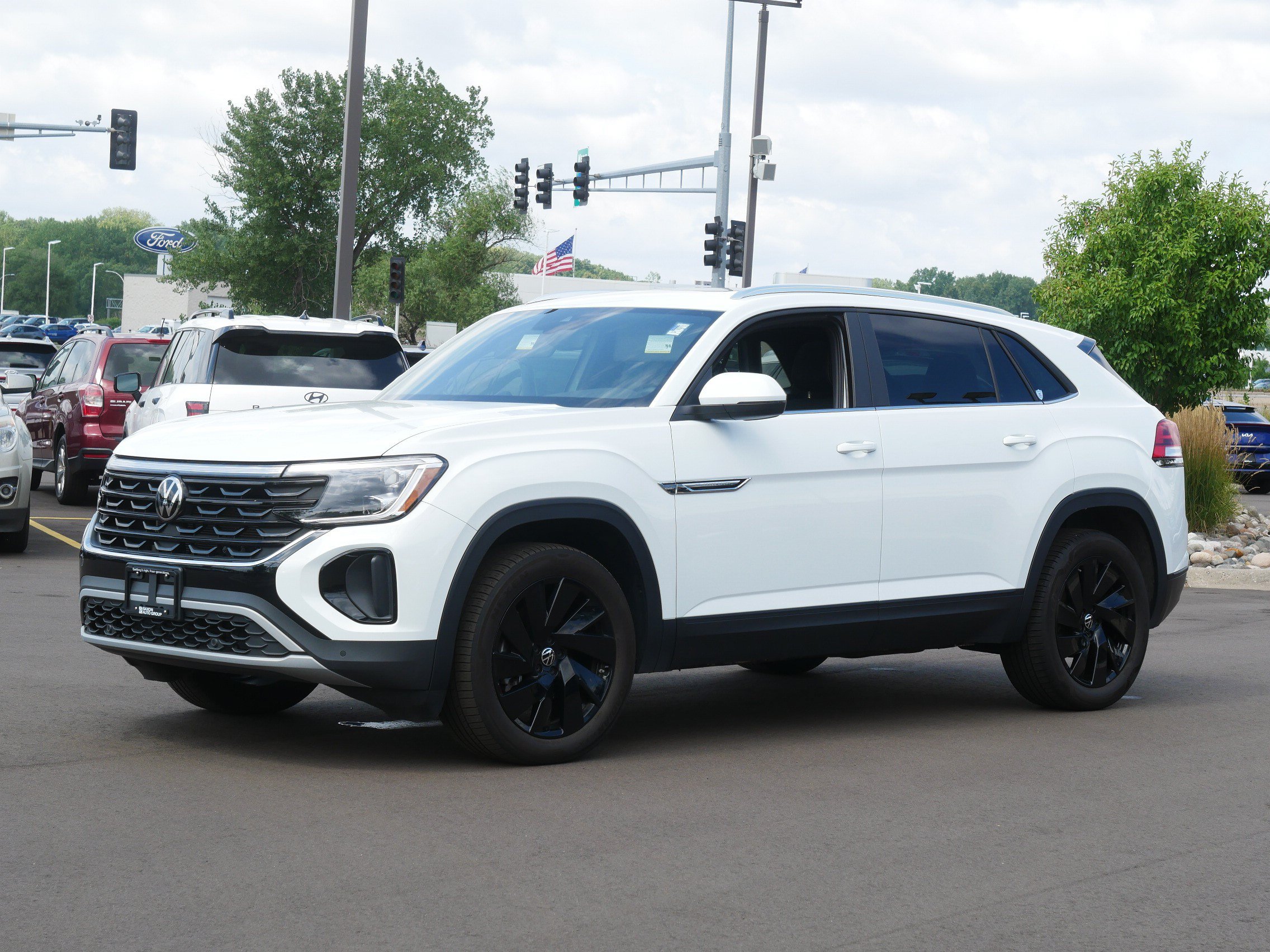 Used 2024 Volkswagen Atlas Cross Sport SE w/Tech with VIN 1V2KE2CAXRC202882 for sale in Inver Grove Heights, Minnesota