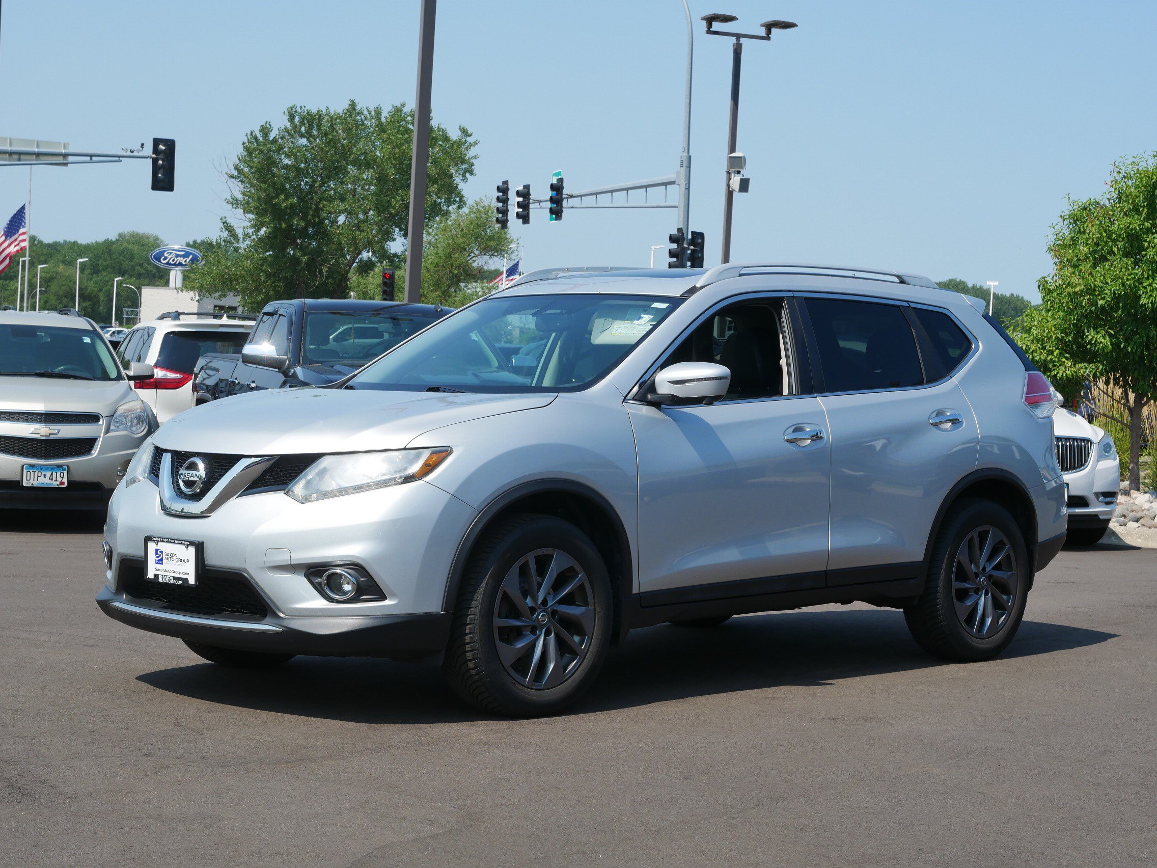 Used 2016 Nissan Rogue SL with VIN 5N1AT2MVXGC826047 for sale in Inver Grove Heights, Minnesota