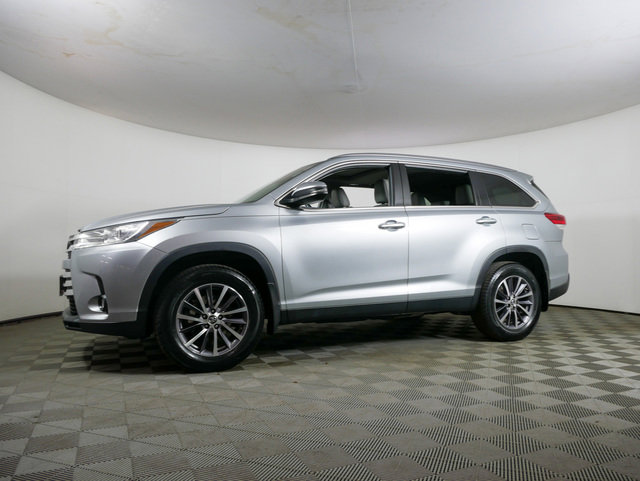 Certified 2019 Toyota Highlander XLE with VIN 5TDJZRFH3KS578802 for sale in Inver Grove Heights, Minnesota