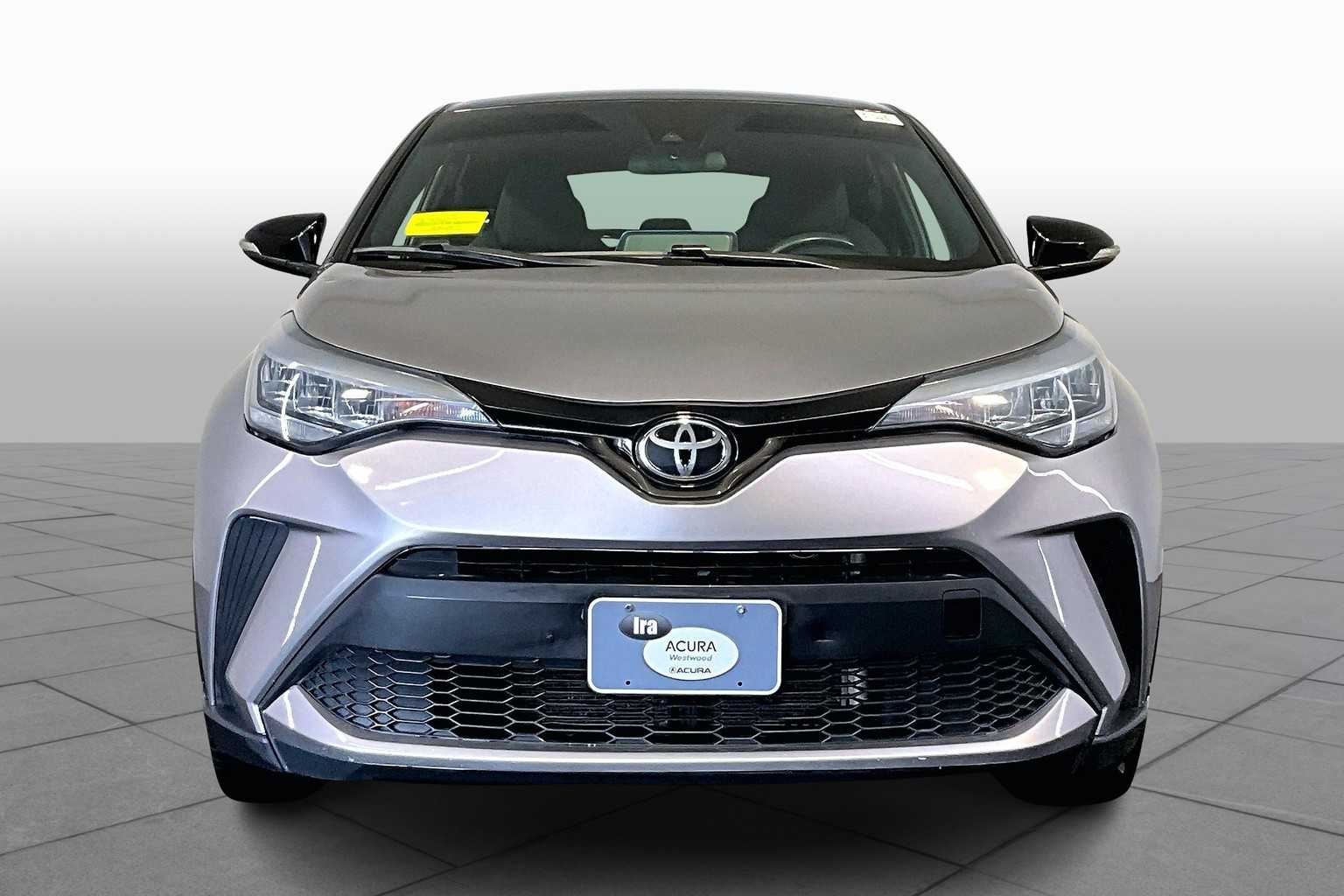 2020 Toyota C-HR XLE photo 3