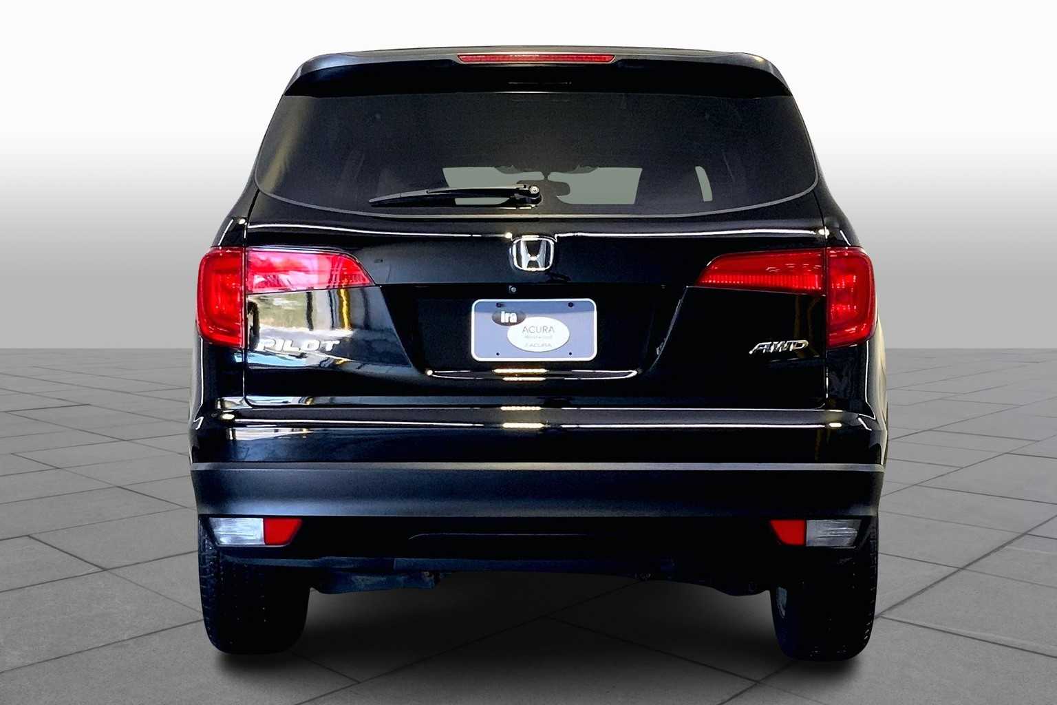 2016 Honda Pilot LX photo 4