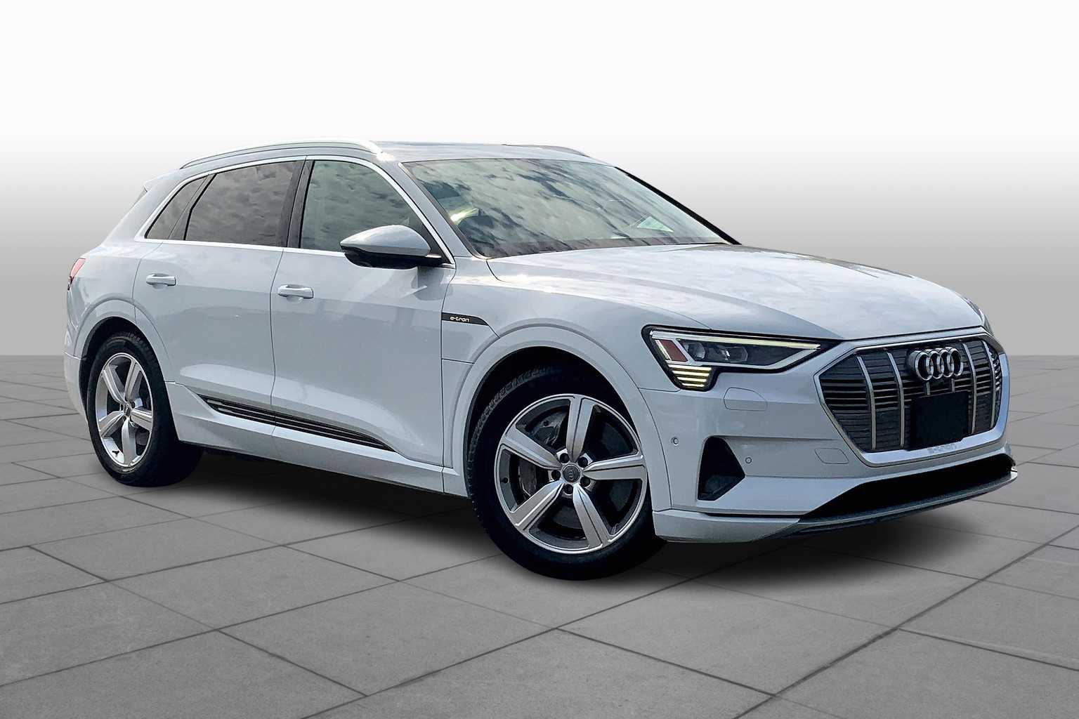 2019 Audi e-tron Prestige photo 2