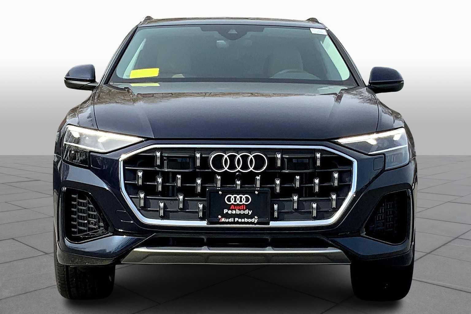 2025 Audi Q8 55 Premium Plus photo 3