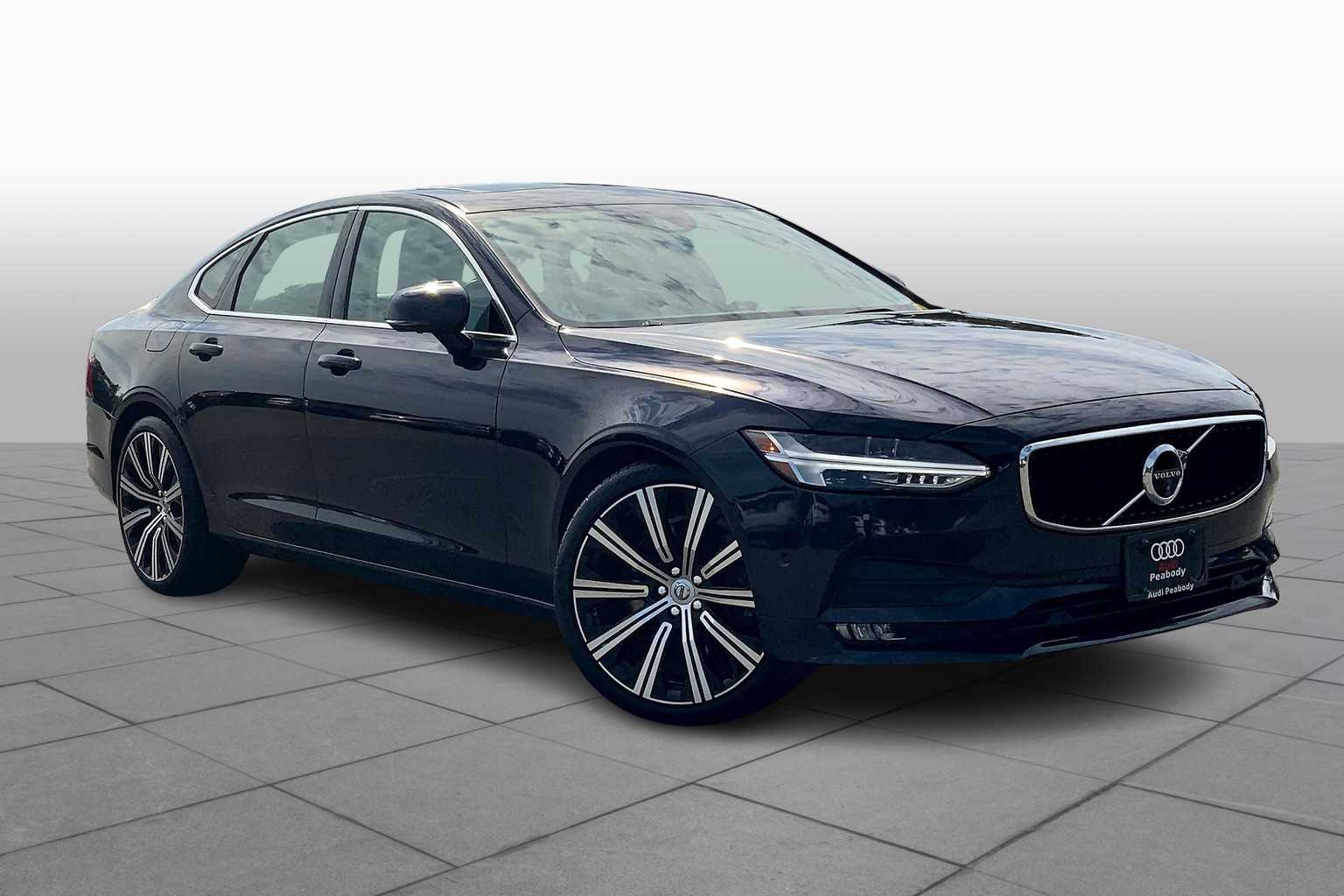2017 Volvo S90 Momentum