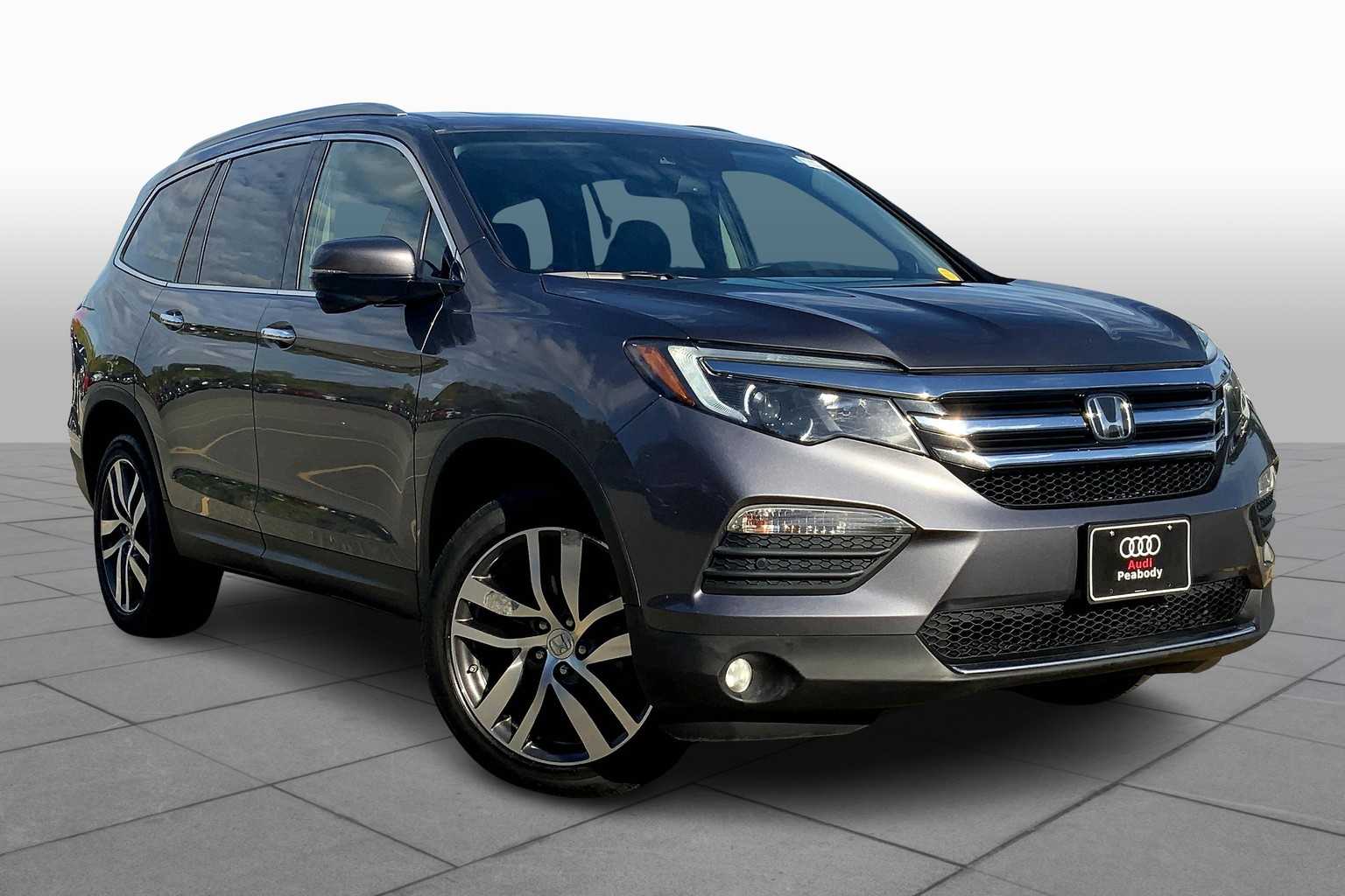 2017 Honda Pilot Touring photo 2