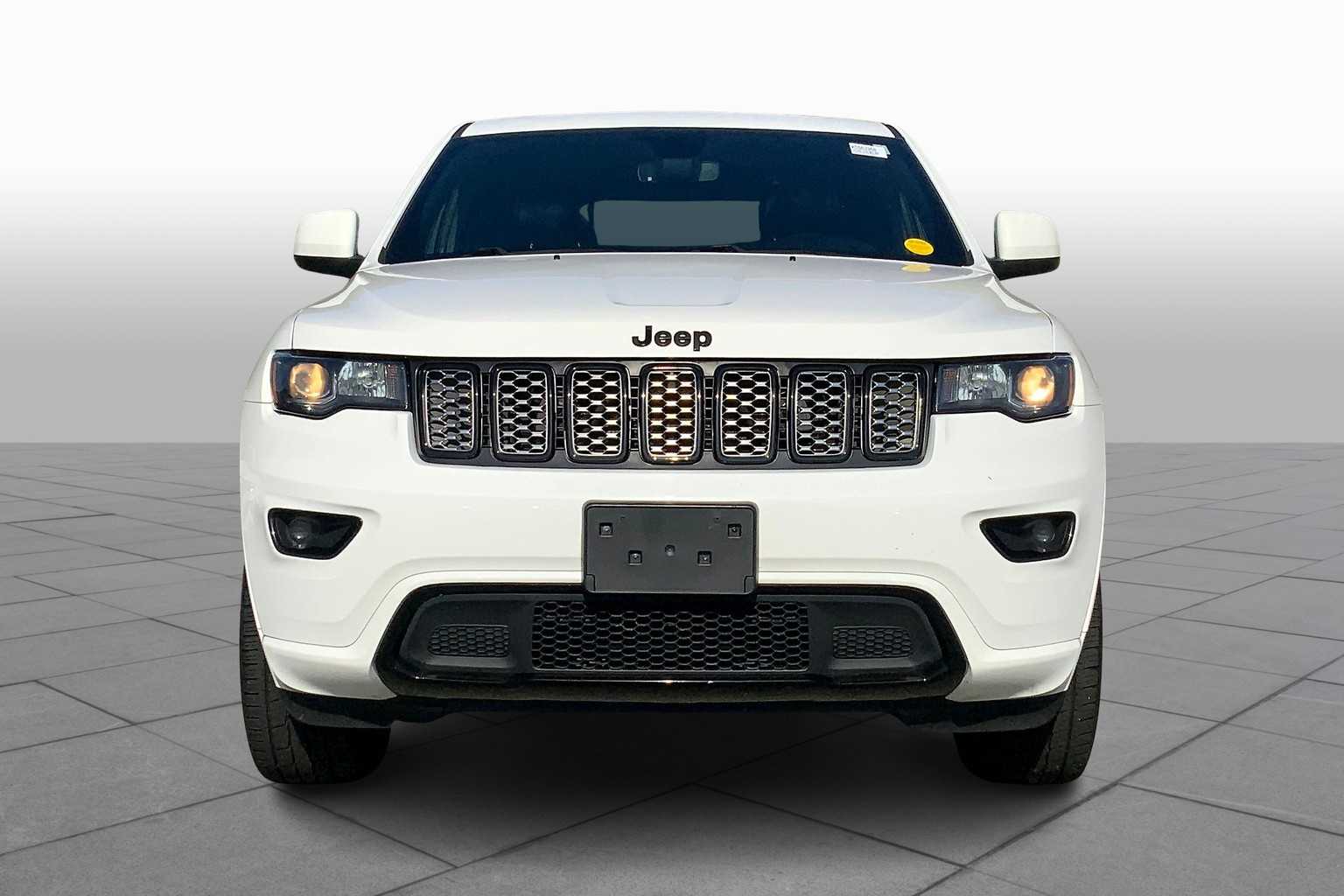 2019 Jeep Grand Cherokee Altitude photo 2