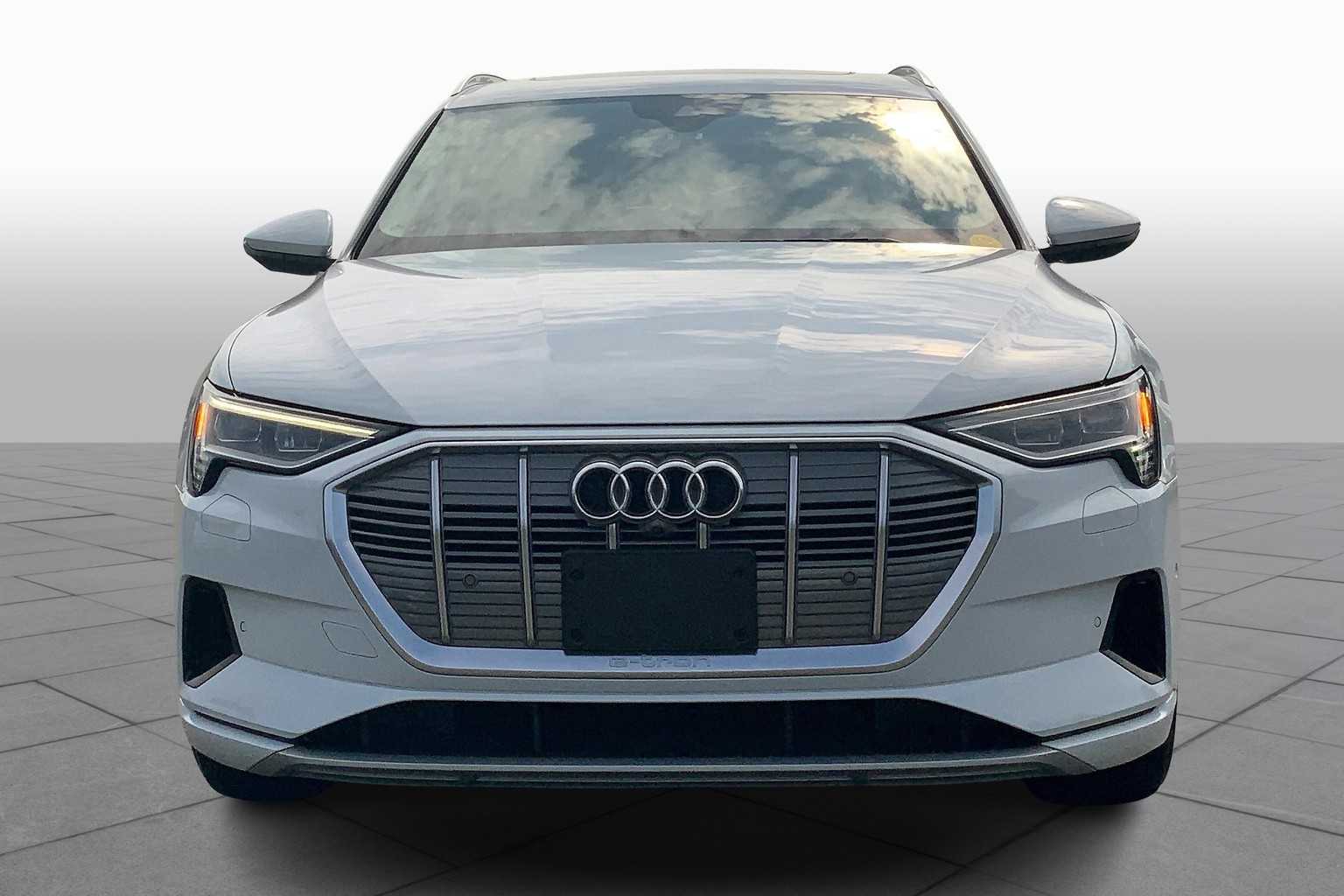 2019 Audi e-tron Prestige photo 3