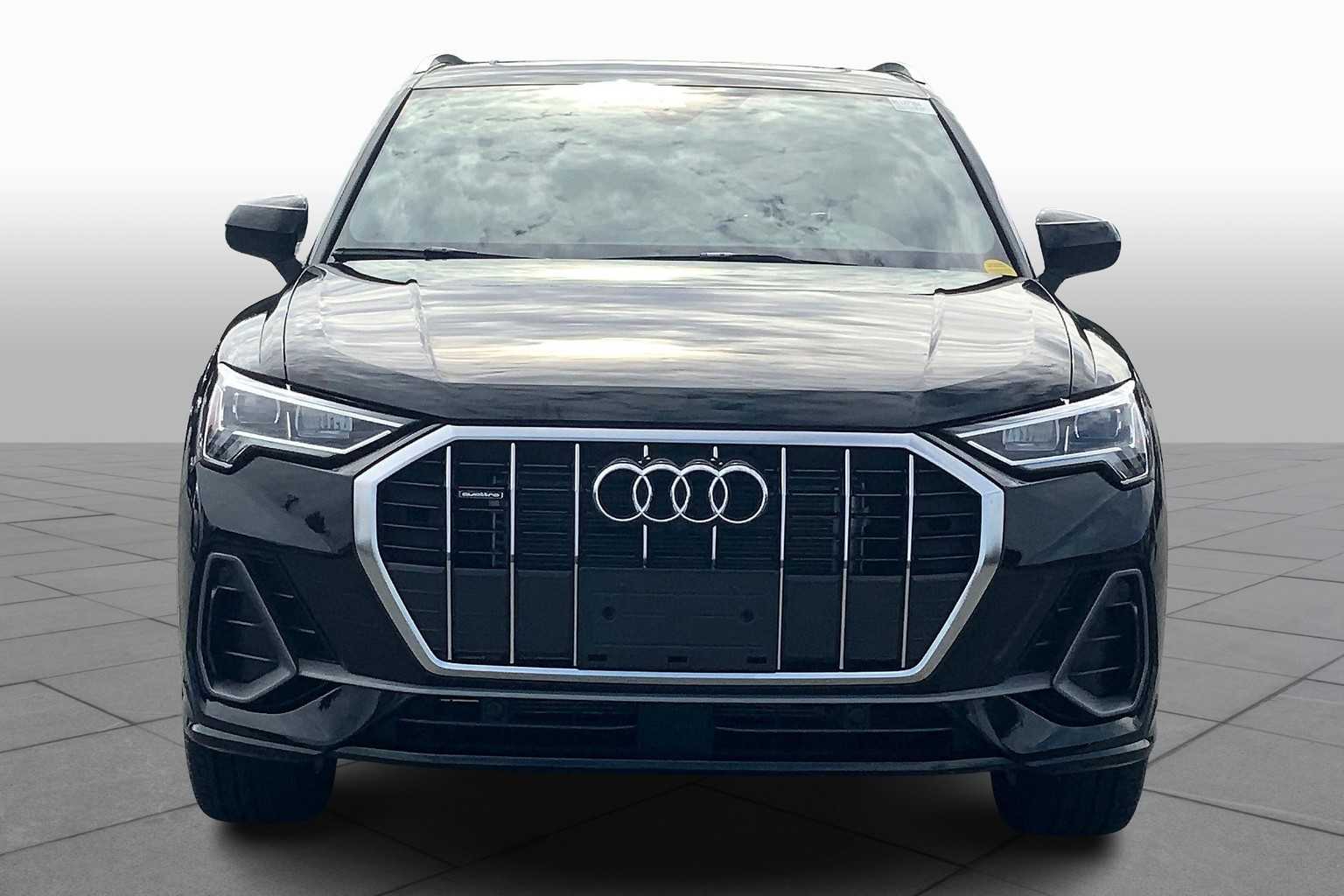 2022 Audi Q3 S line Premium Plus photo 2