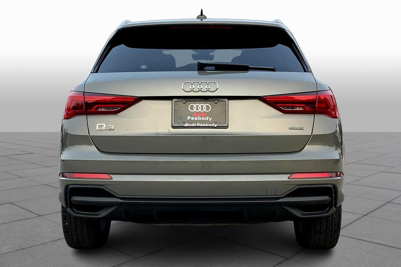 2023 Audi Q3 S line Premium Plus photo 3