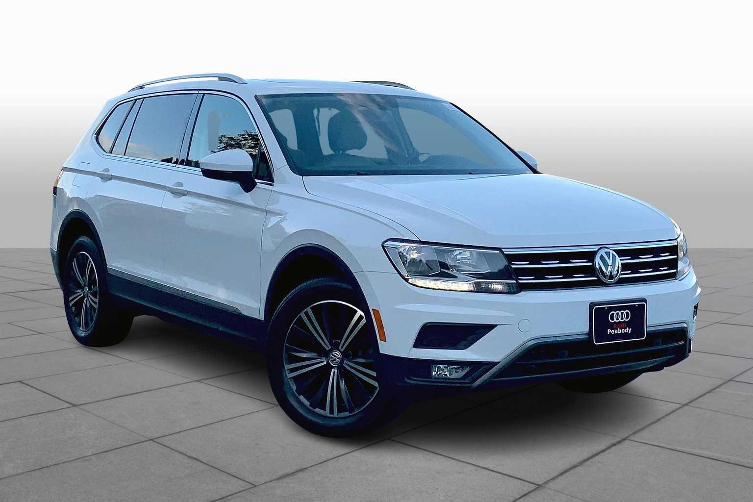 2019 Volkswagen Tiguan SEL photo 2