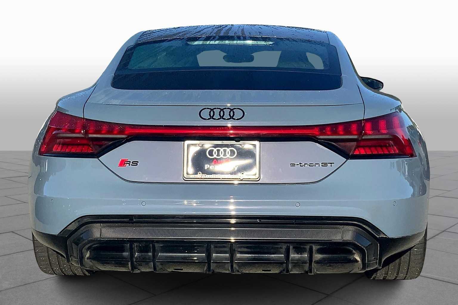 2022 Audi RS e-tron GT Base photo 4