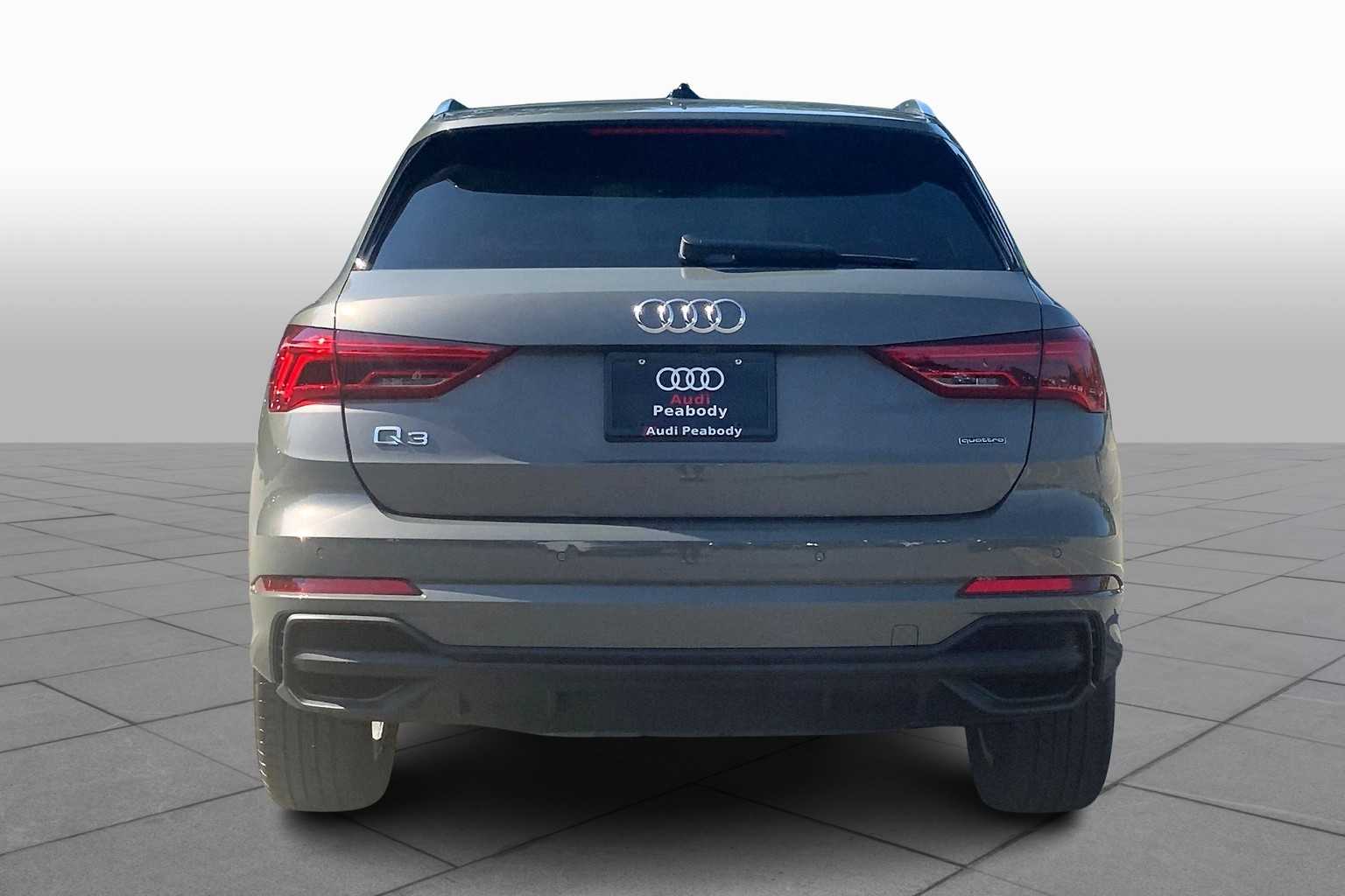 2023 Audi Q3 S line Premium photo 4