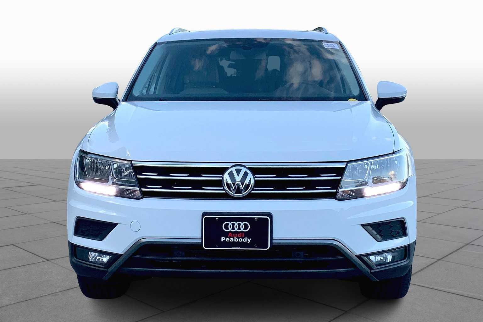 2019 Volkswagen Tiguan SEL photo 3