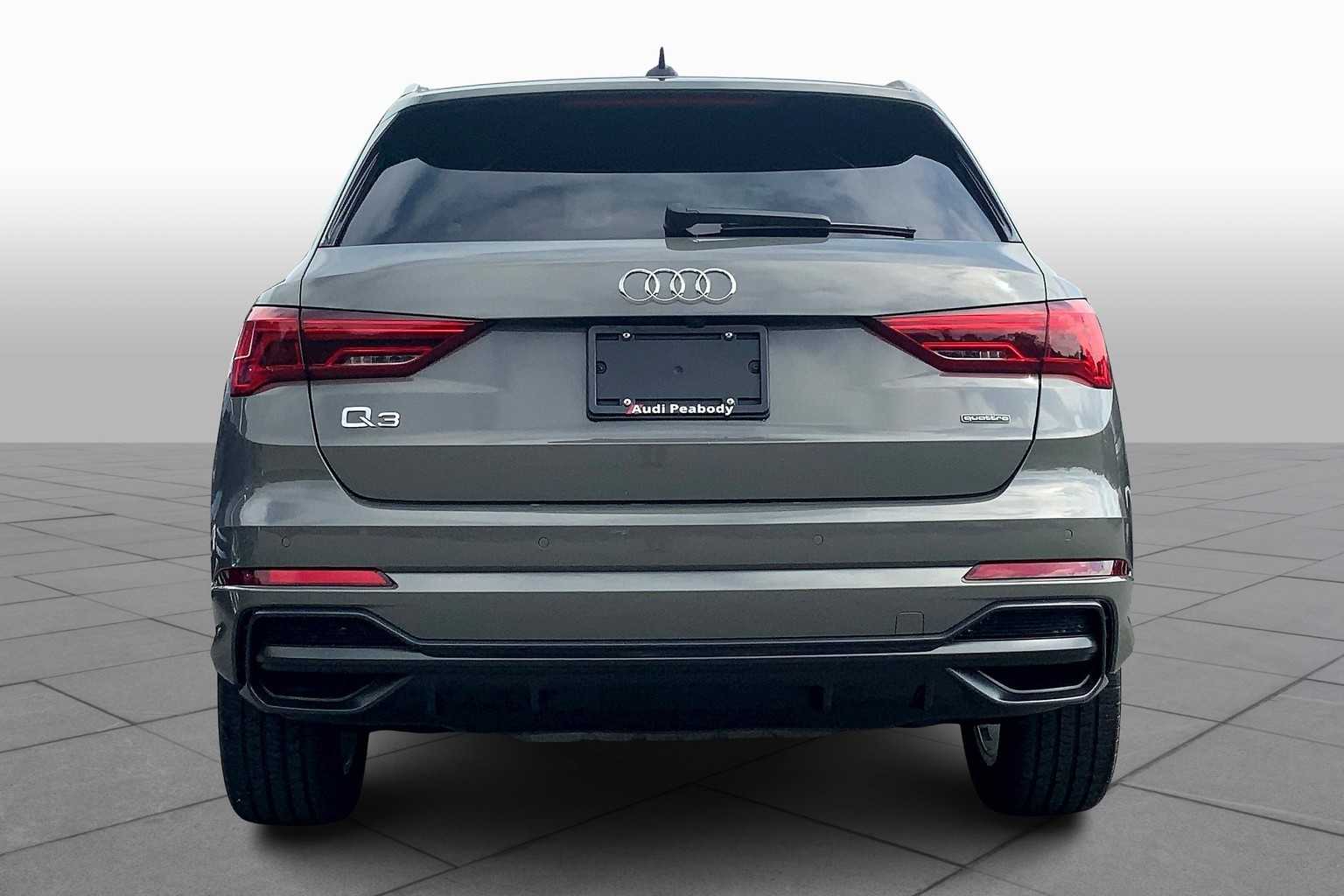 2022 Audi Q3 S line Premium Plus photo 4