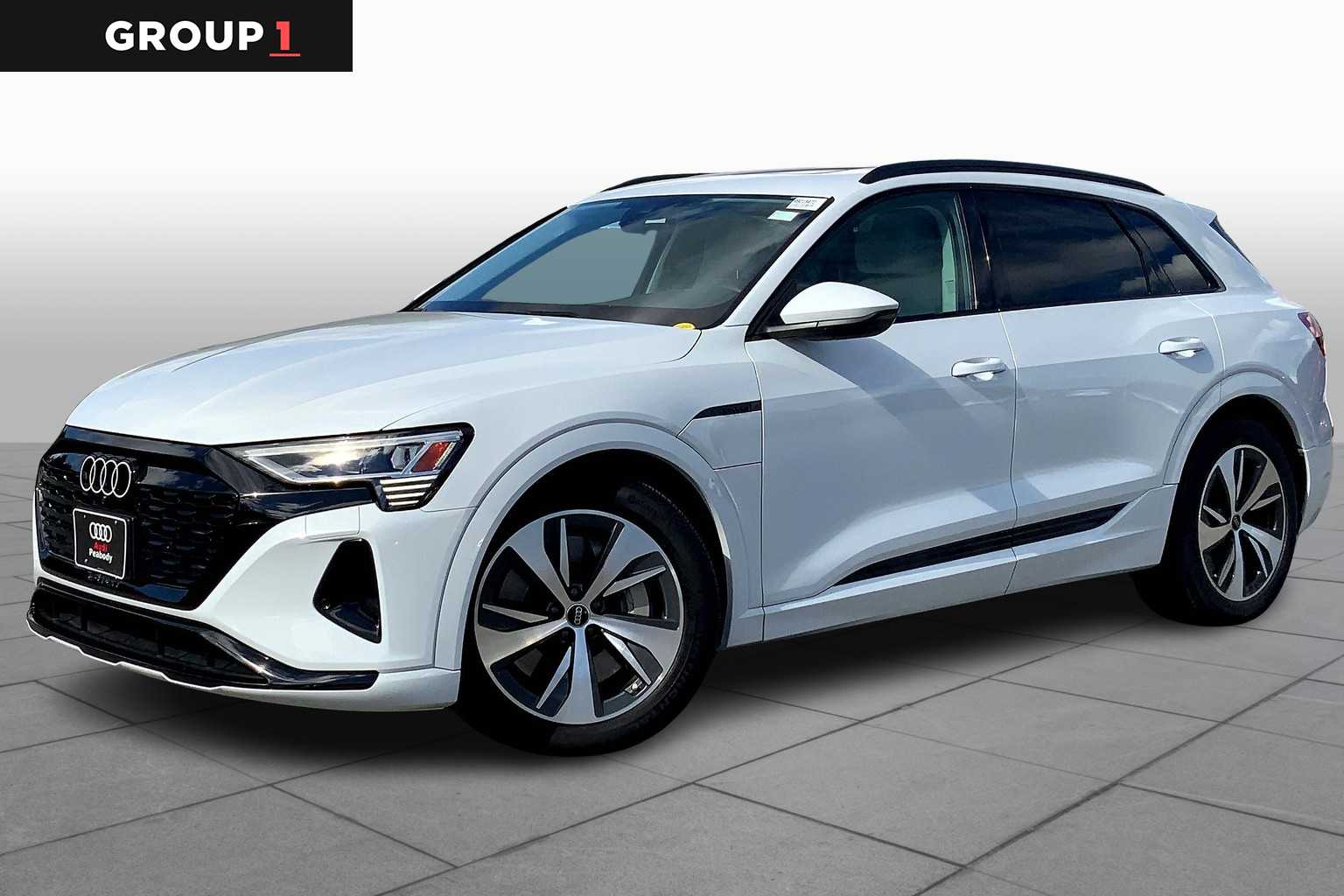 2024 Audi Q8 e-tron Premium's photo