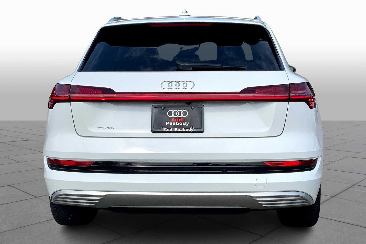 2019 Audi e-tron Prestige photo 4