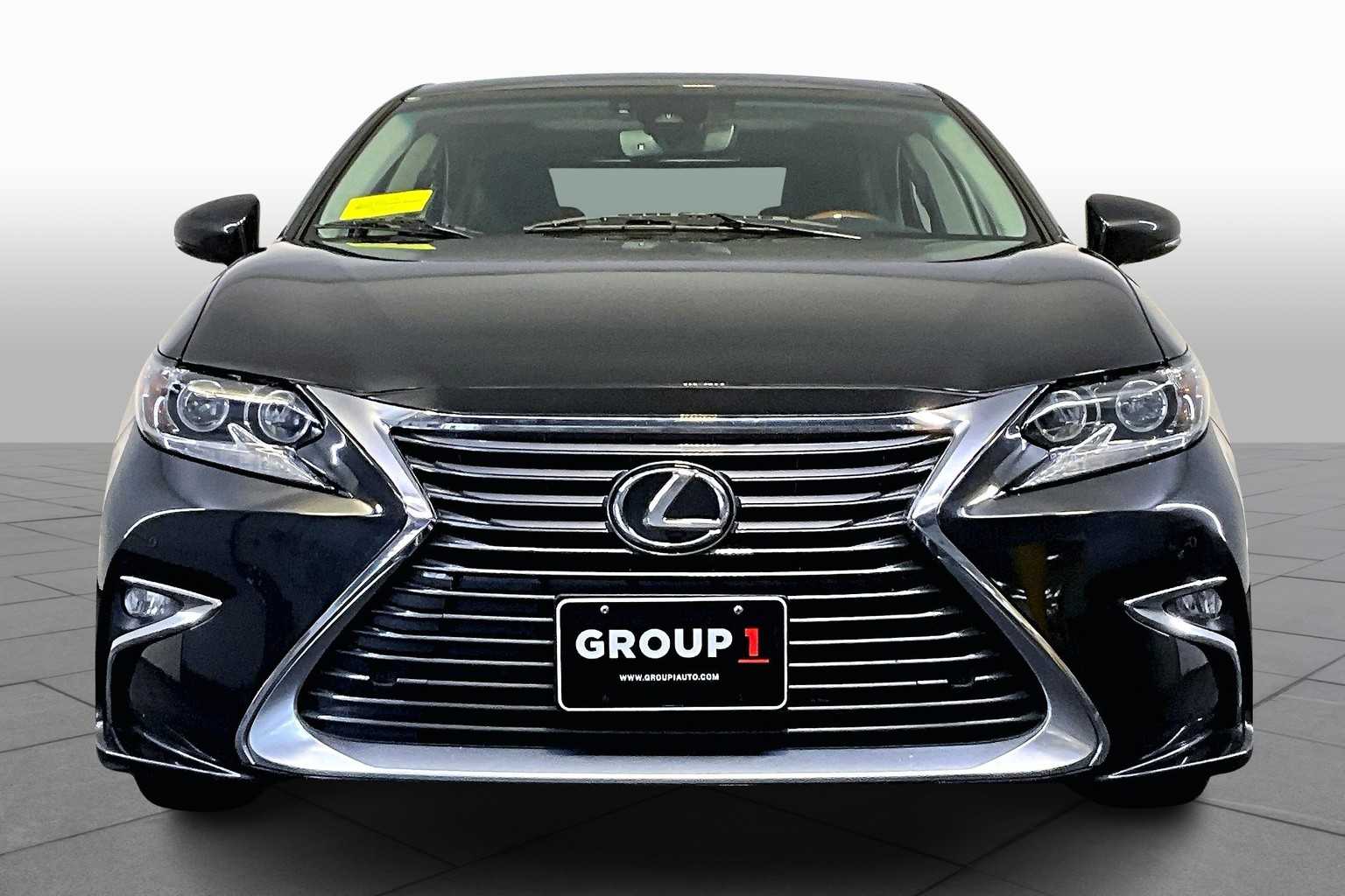 2016 Lexus ES 350 photo 3