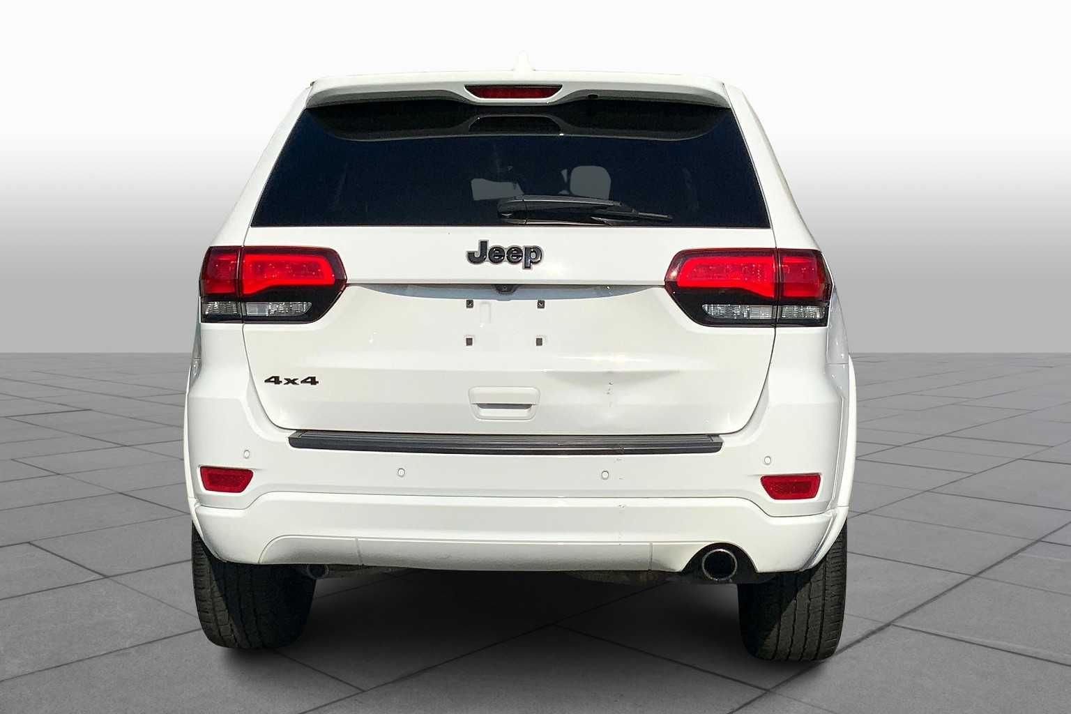 2019 Jeep Grand Cherokee Altitude photo 3
