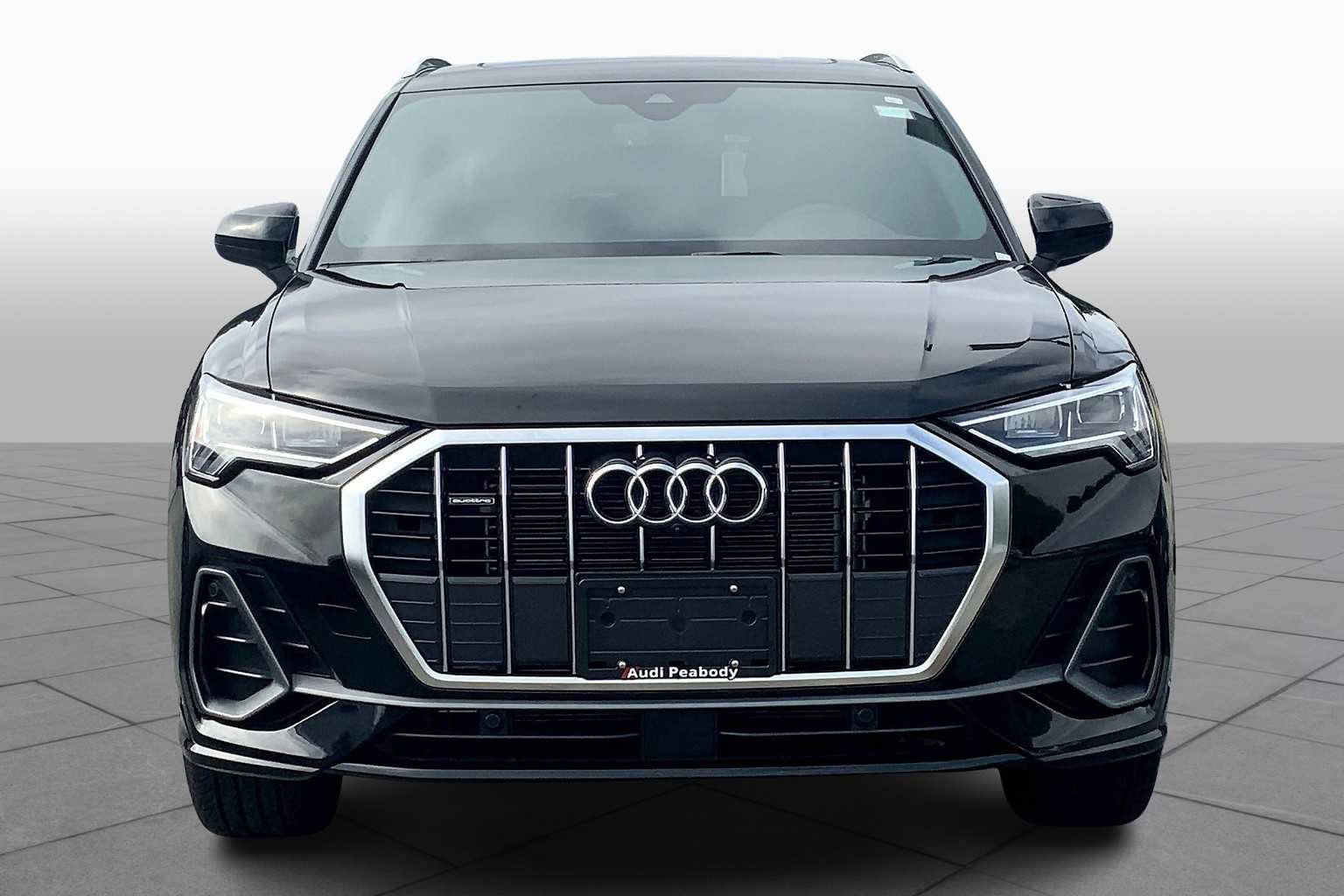 2025 Audi Q3 S line Premium Plus photo 3