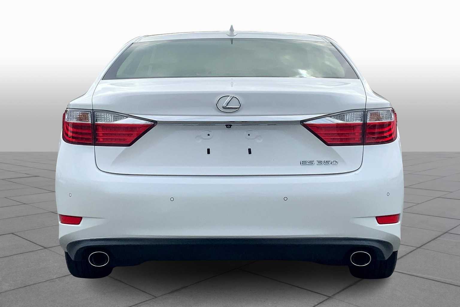 2015 Lexus ES 350 photo 4
