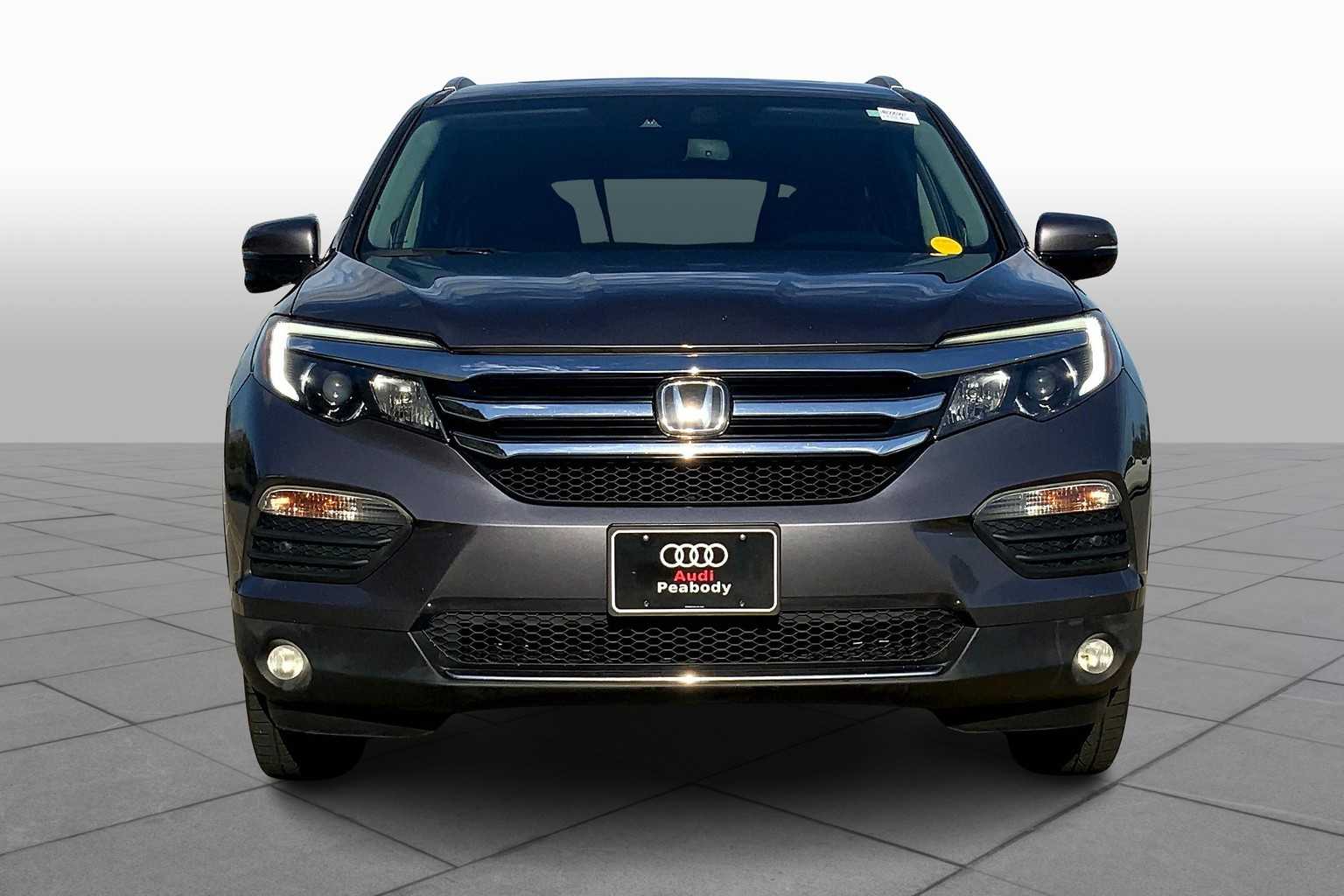 2017 Honda Pilot Touring photo 3