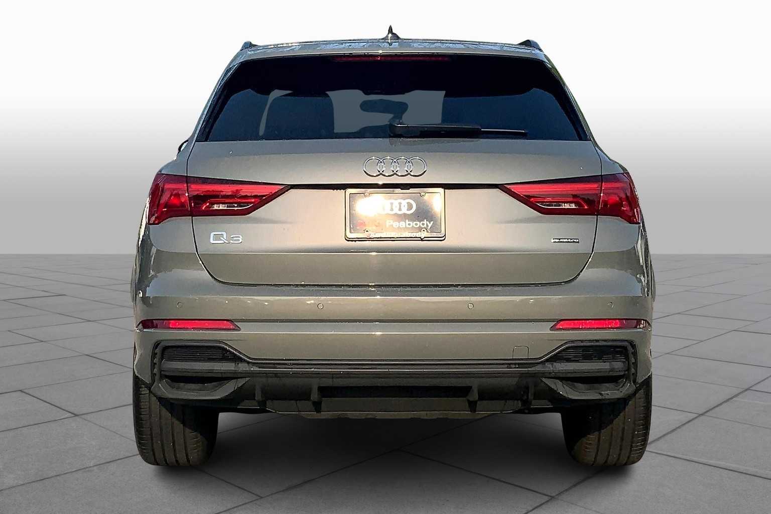 2025 Audi Q3 S line Premium photo 4