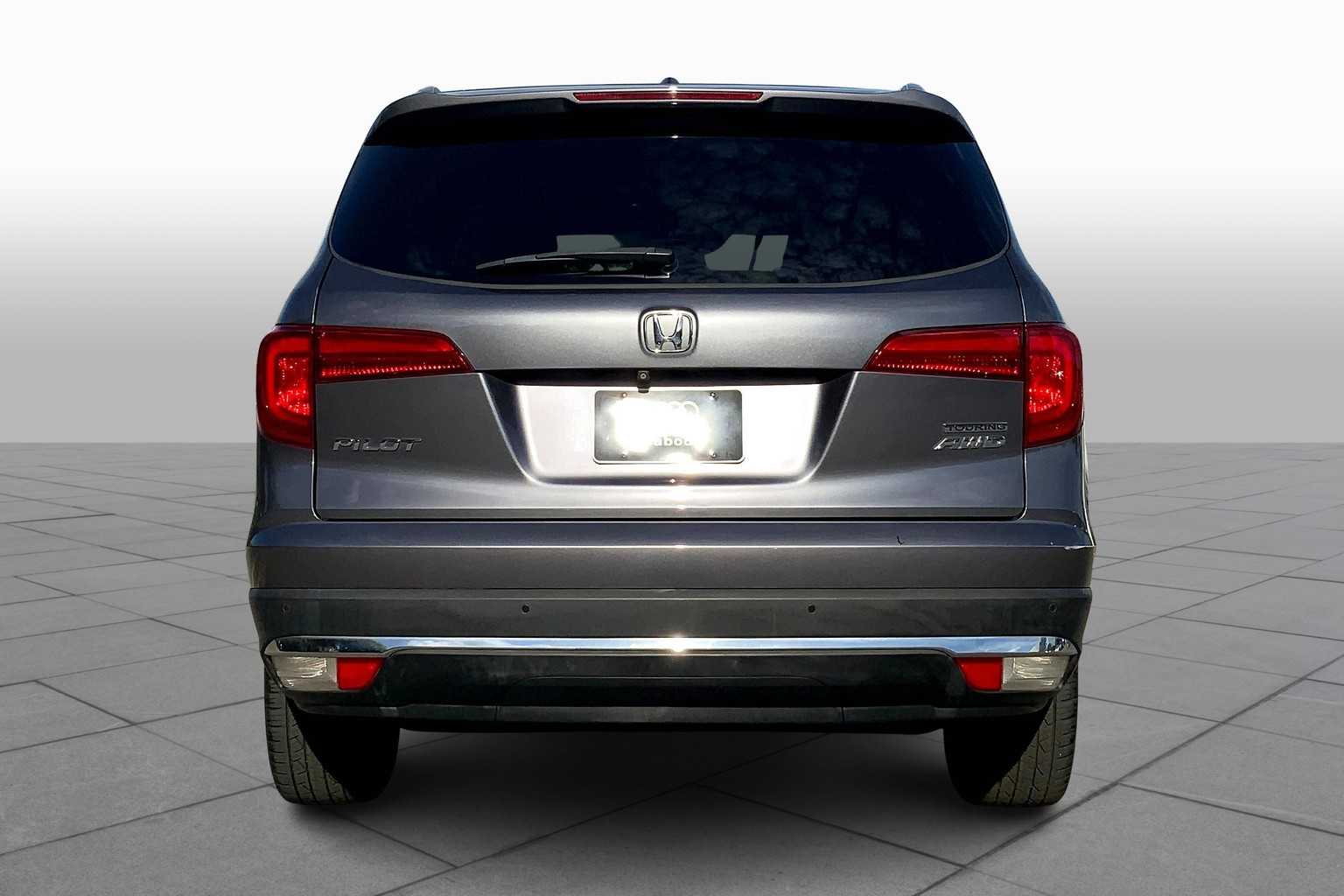 2017 Honda Pilot Touring photo 4