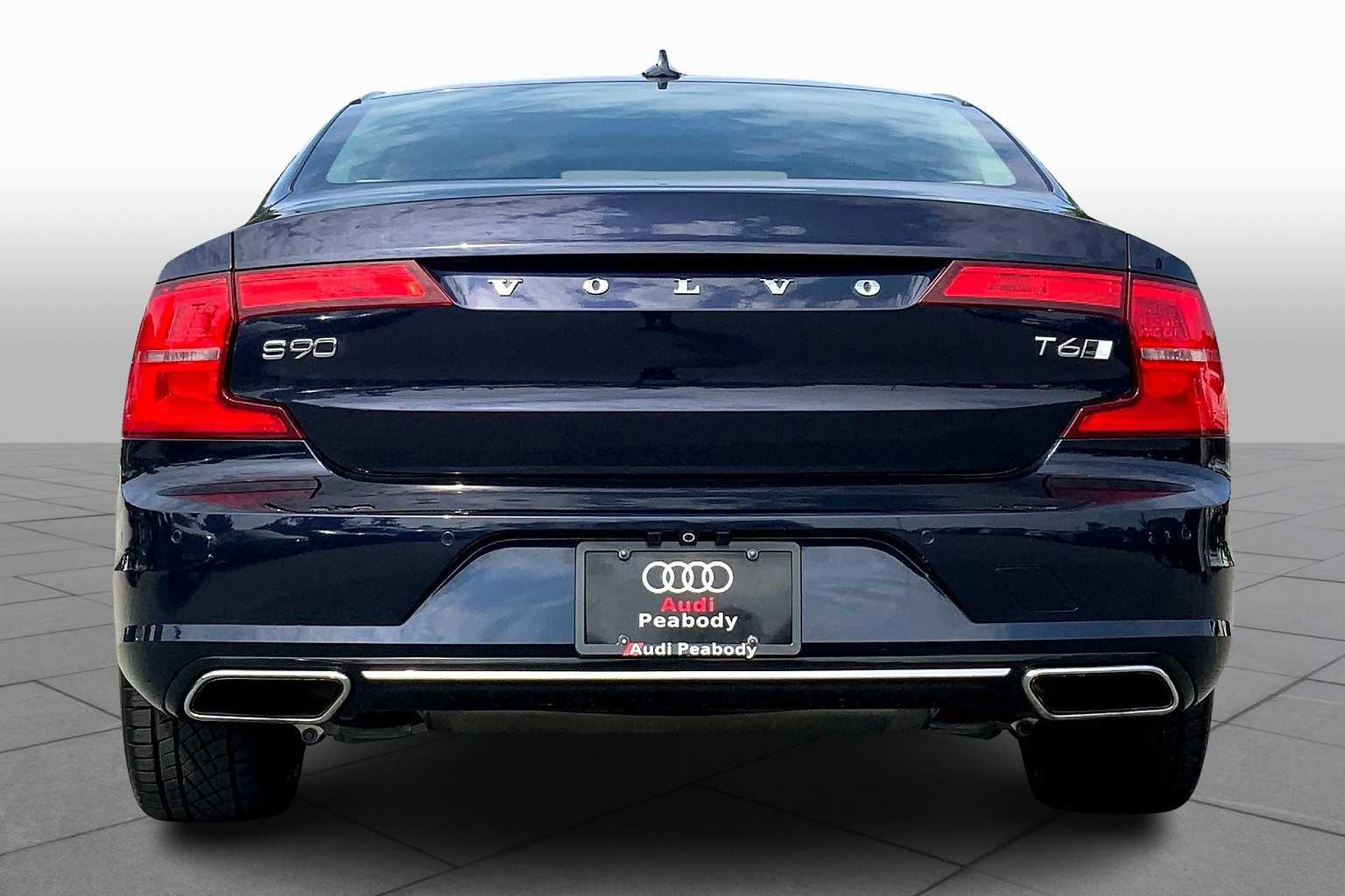2017 Volvo S90 Momentum photo 4