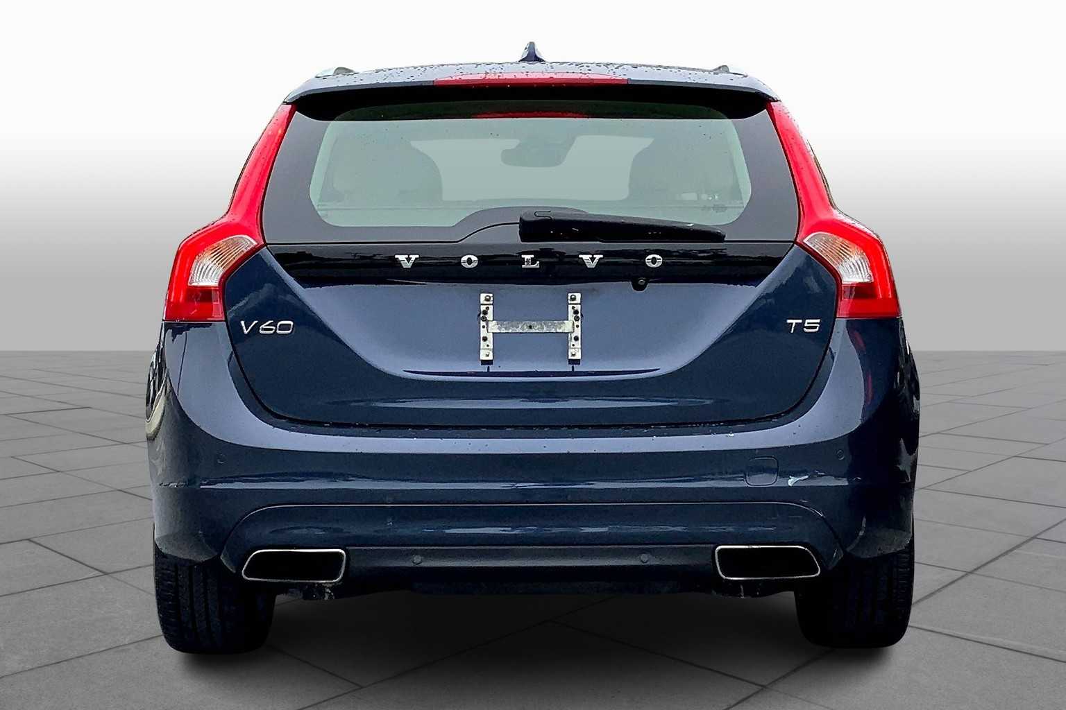 2015 Volvo V60 T5 Drive-E Premier photo 4