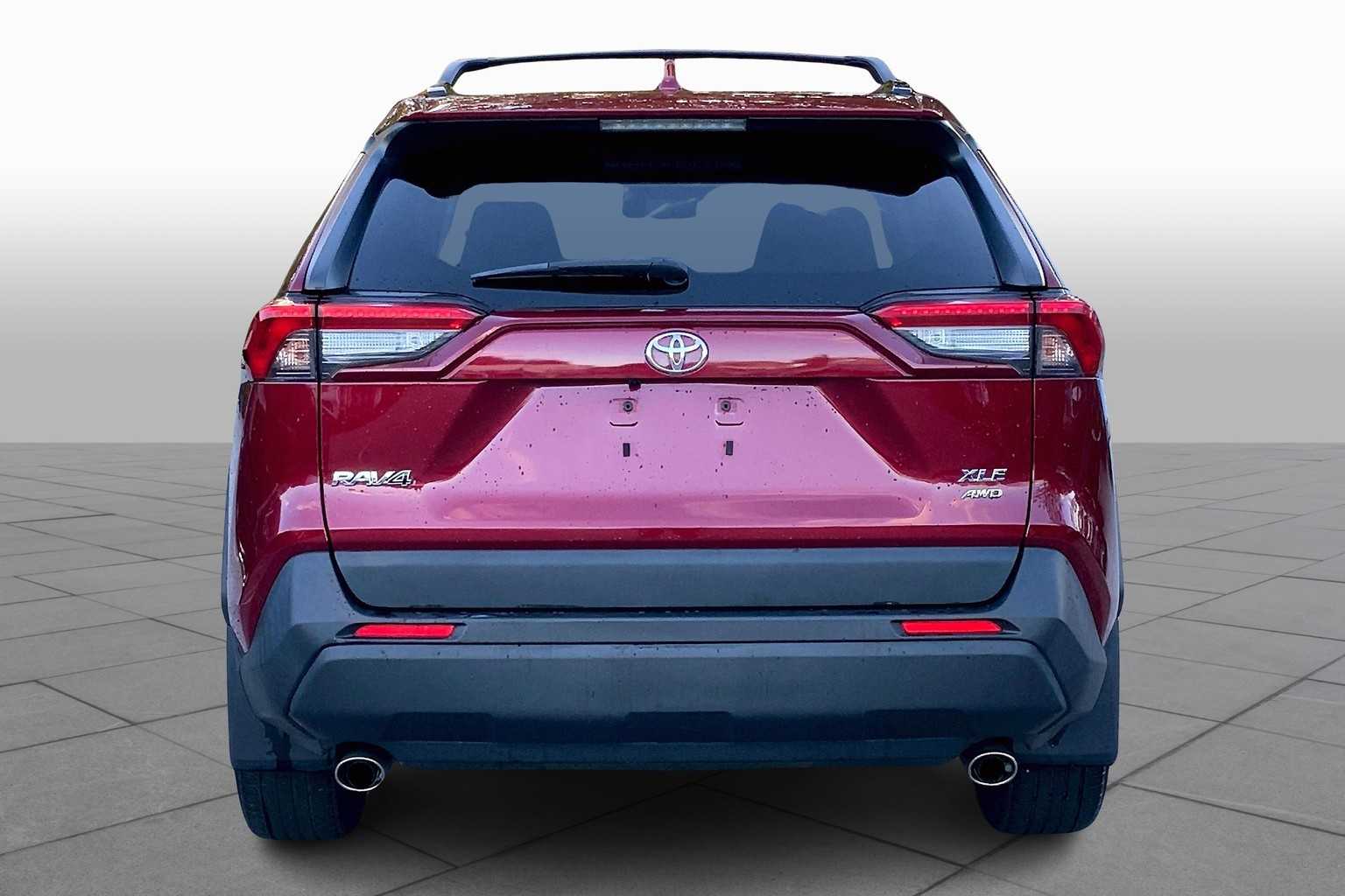 2019 Toyota RAV4 XLE photo 4