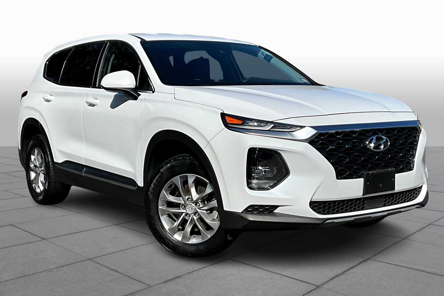2020 Hyundai Santa Fe SE photo 2