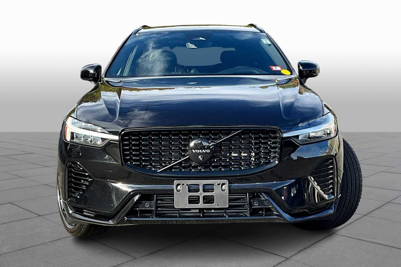 2024 Volvo XC60 Recharge Hybrid Ultimate Black Edition photo 3