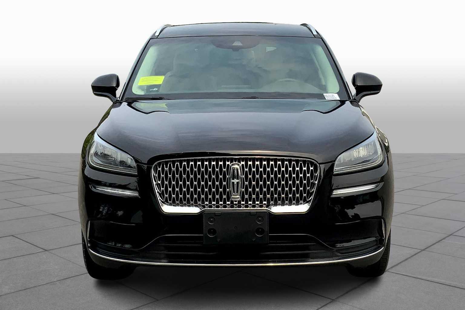 2022 Lincoln Corsair Standard photo 3