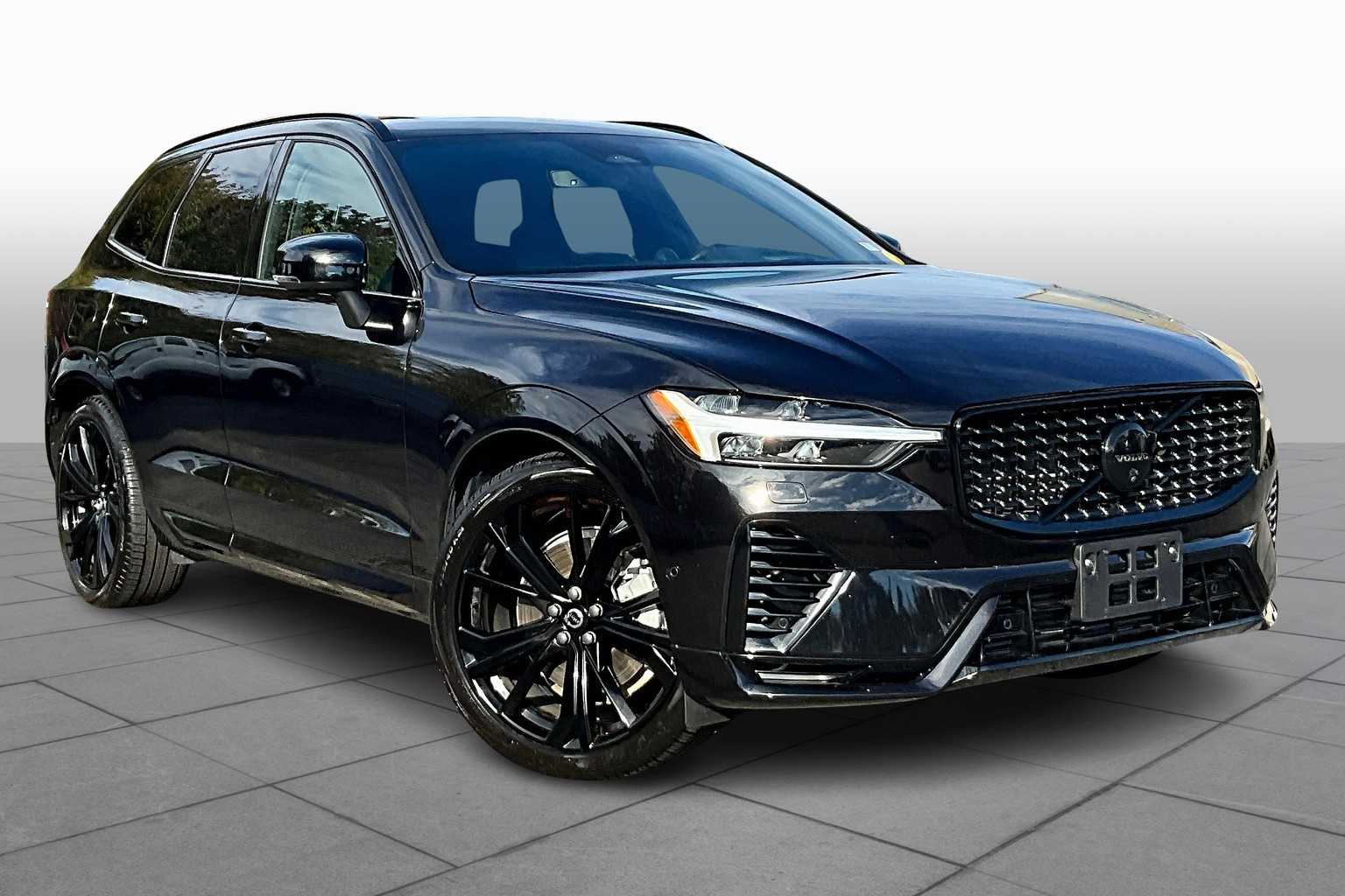 2024 Volvo XC60 Recharge Hybrid Ultimate Black Edition photo 2