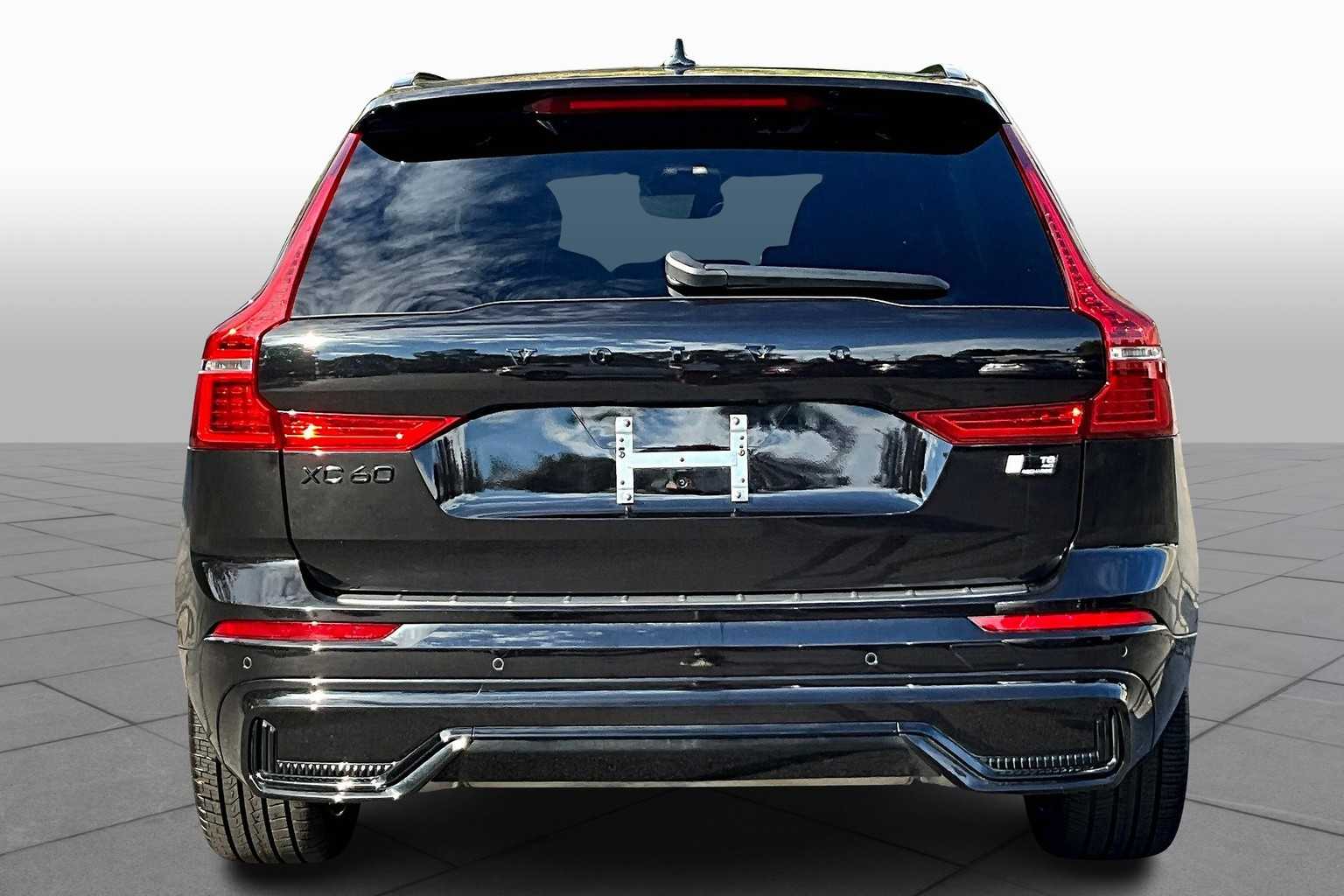 2024 Volvo XC60 Recharge Hybrid Ultimate Black Edition photo 4