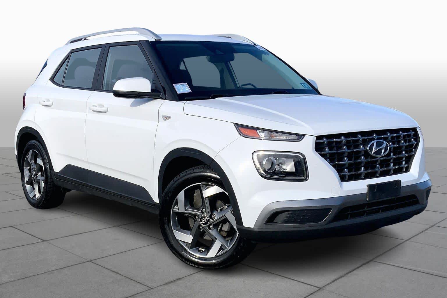 2022 Hyundai Venue SEL Limited photo 2