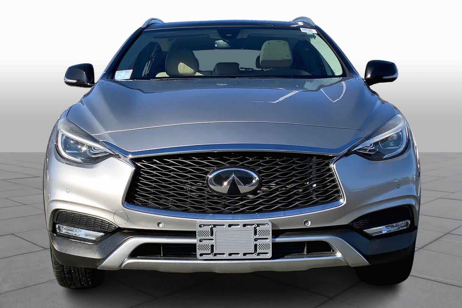 2018 Infiniti QX30 Essential photo 3