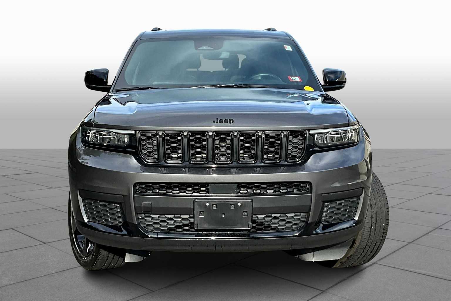 2022 Jeep Grand Cherokee Altitude photo 3