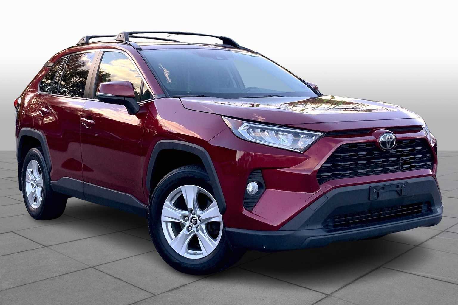 2019 Toyota RAV4 XLE photo 2