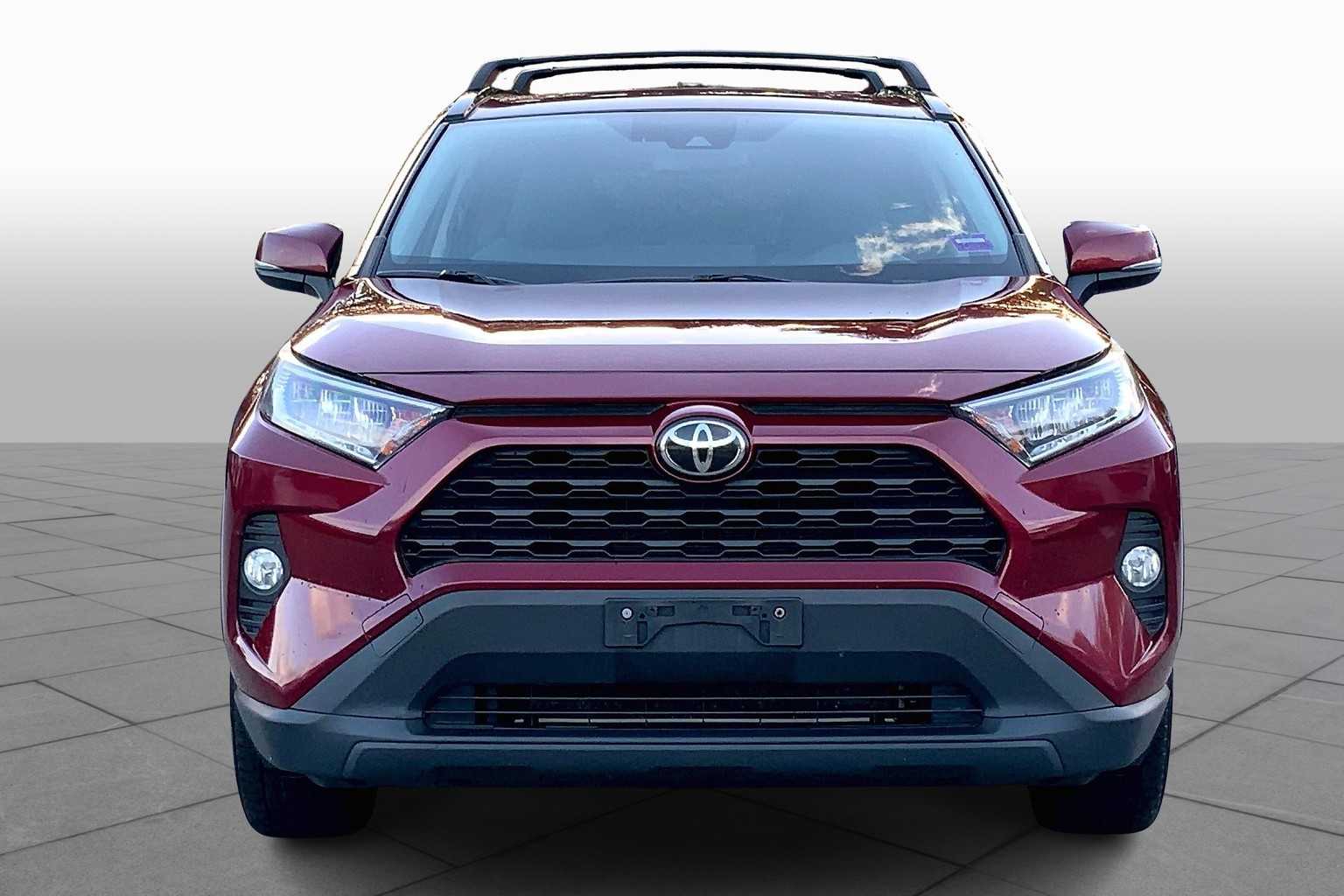 2019 Toyota RAV4 XLE photo 3