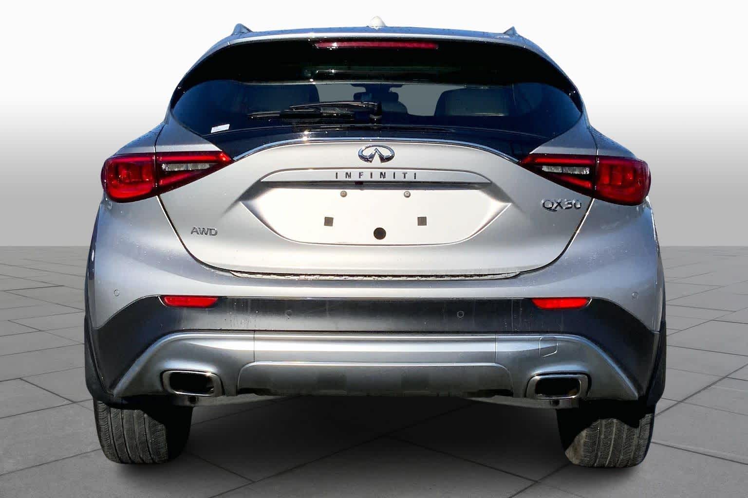 2018 Infiniti QX30 Essential photo 4
