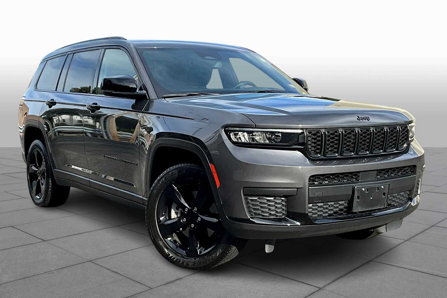 2022 Jeep Grand Cherokee Altitude photo 2