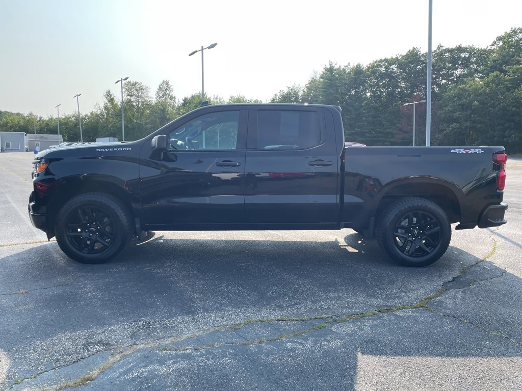 2022 Chevrolet Silverado 1500 Custom photo 2