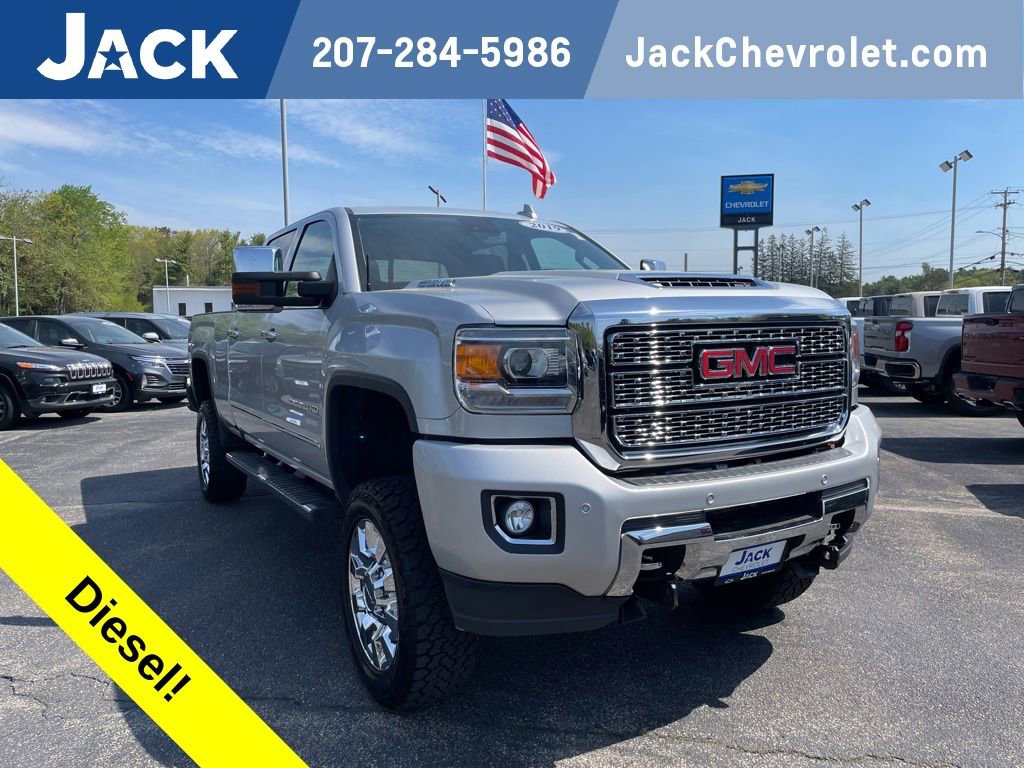 2019 GMC Sierra 4WD Crew Cab Standard Box Denali's photo