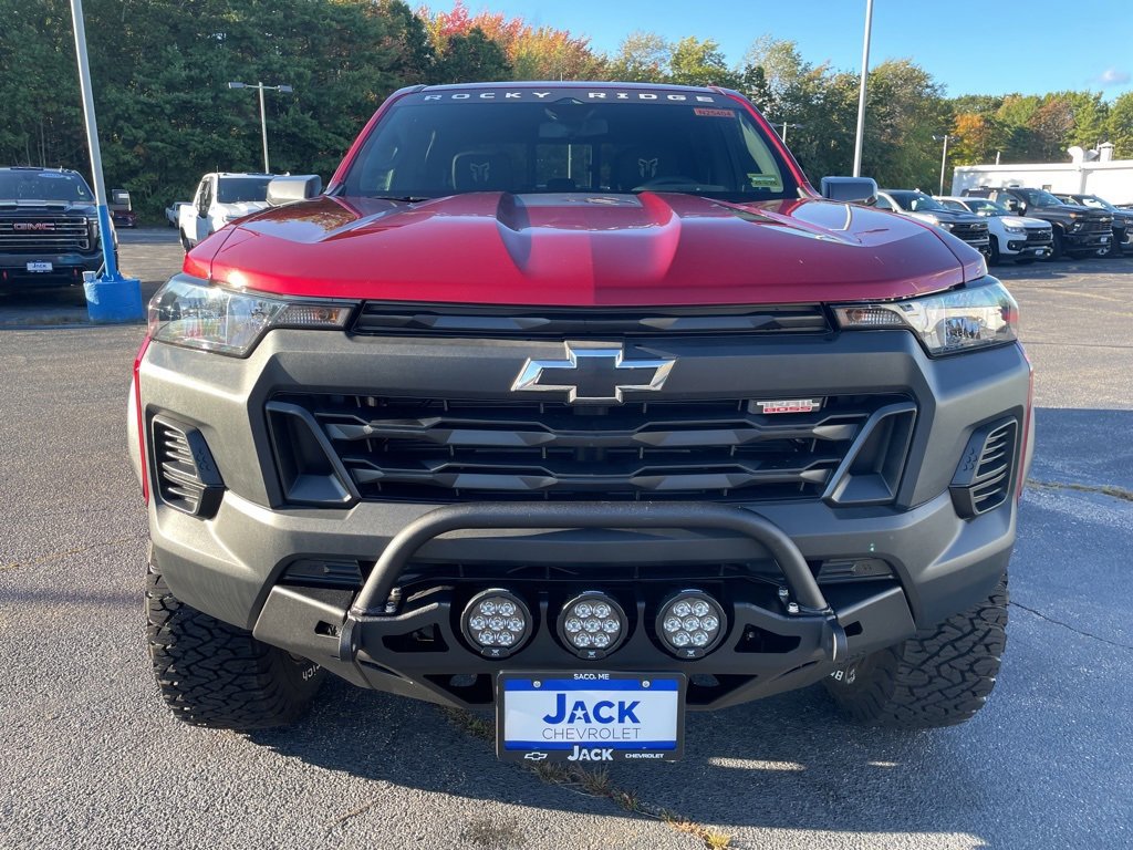 2025 Chevrolet Colorado Trail Boss photo 2