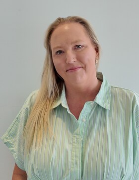 Staff member Brookes from ID_0dcd52