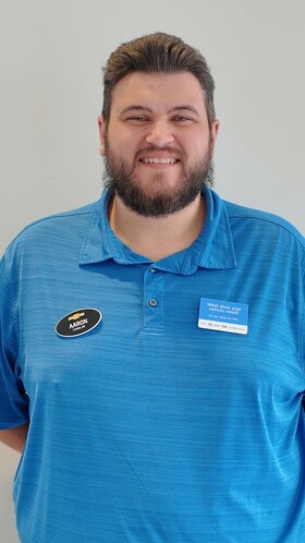 Staff member Aaron from ID_7e34fc